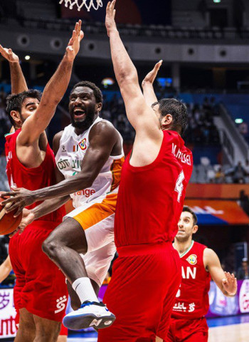 Costa de Marfil vence a Irán en un emocionante desenlace (71-69)