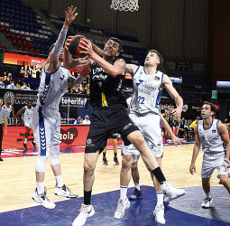 El Lenovo Tenerife golpea primero a un irreductible San Pablo Burgos (86-78)