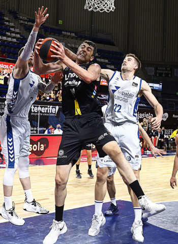 El Lenovo Tenerife golpea primero a un irreductible San Pablo Burgos (86-78)