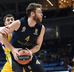 El Fenerbahce domina al Khimki con solvencia (73-64)