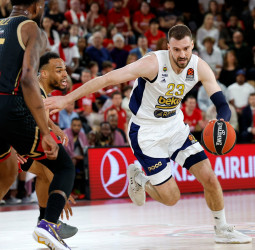 El Fenerbahce hace historia para clasificarse a la final four, 79-80 [2-3]
