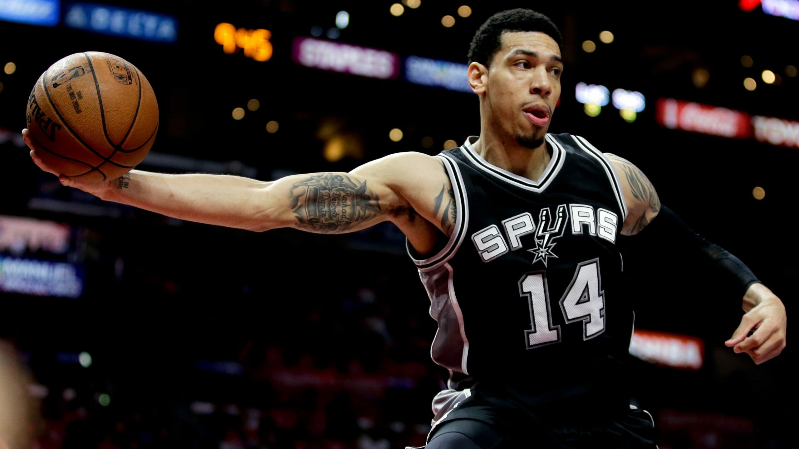 Cavaliers y Spurs negocian por Danny Green