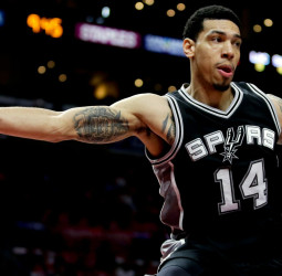 Cavaliers y Spurs negocian por Danny Green