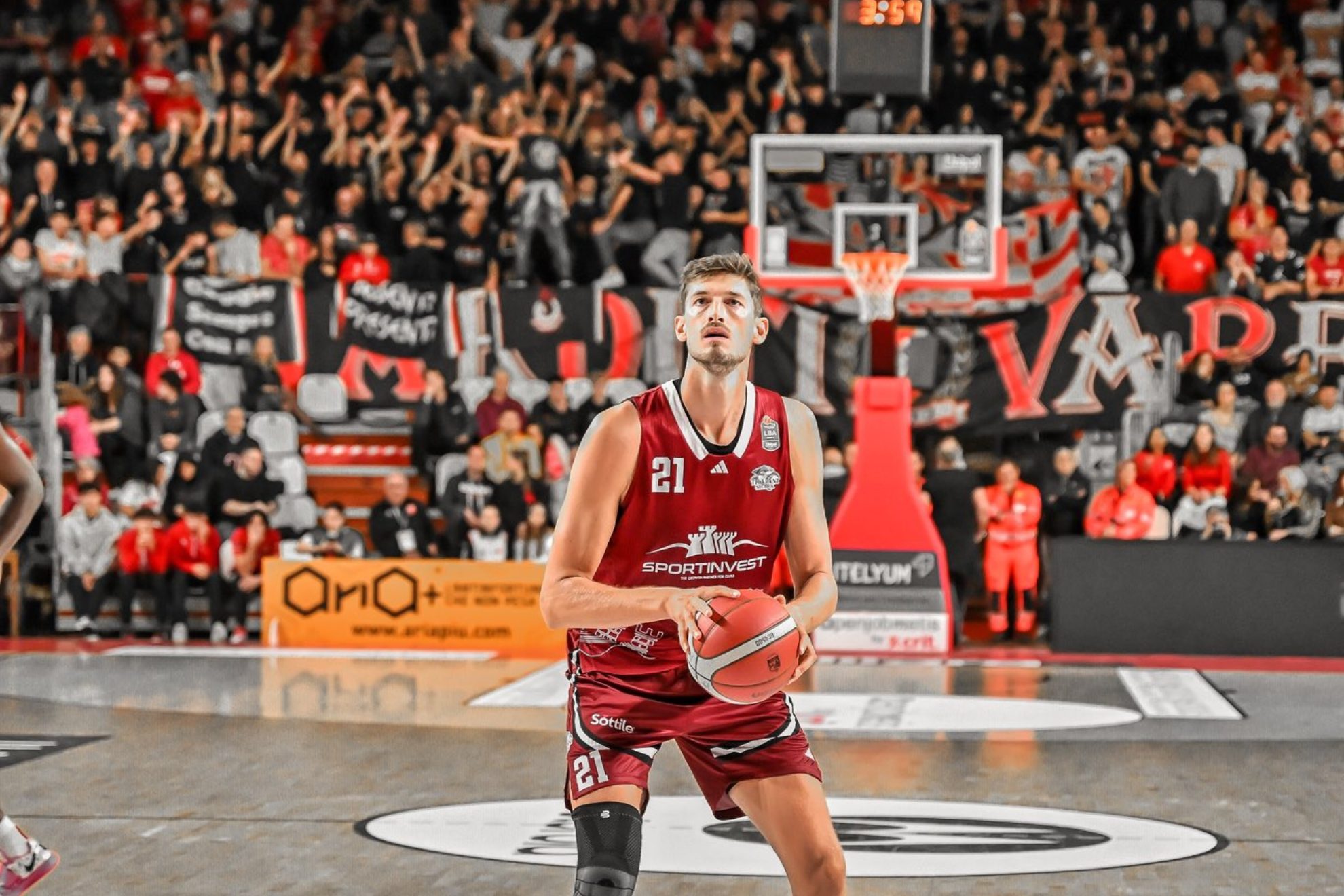 El Panathinaikos negocia la contratación de Tibor Pleiss