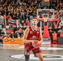 El Panathinaikos negocia la contratación de Tibor Pleiss