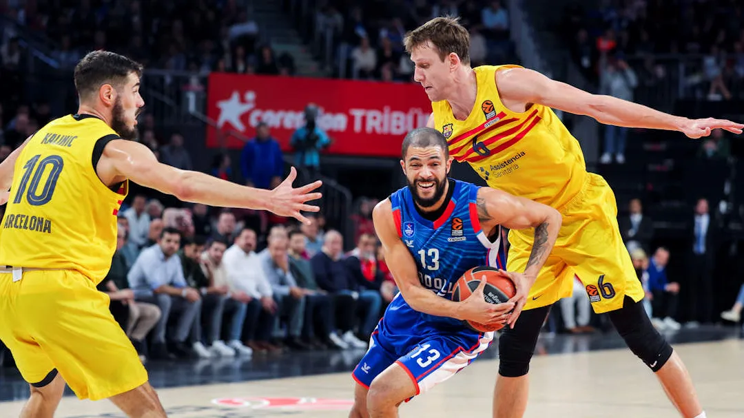 Anadolu Efes exhibe su potencial en una gran victoria sobre el Barça, 98-74