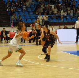 Galatasaray impone su poder ante un combativo Baxi Ferrol, 66-83