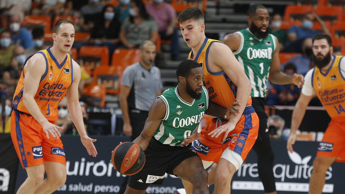 El Coosur Real Betis resucita ante un espeso Valencia Basket (81-84)