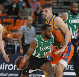 El Coosur Real Betis resucita ante un espeso Valencia Basket (81-84)
