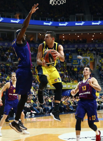 El Barcelona pelea hasta el final ante el Fenerbahce (88-82)