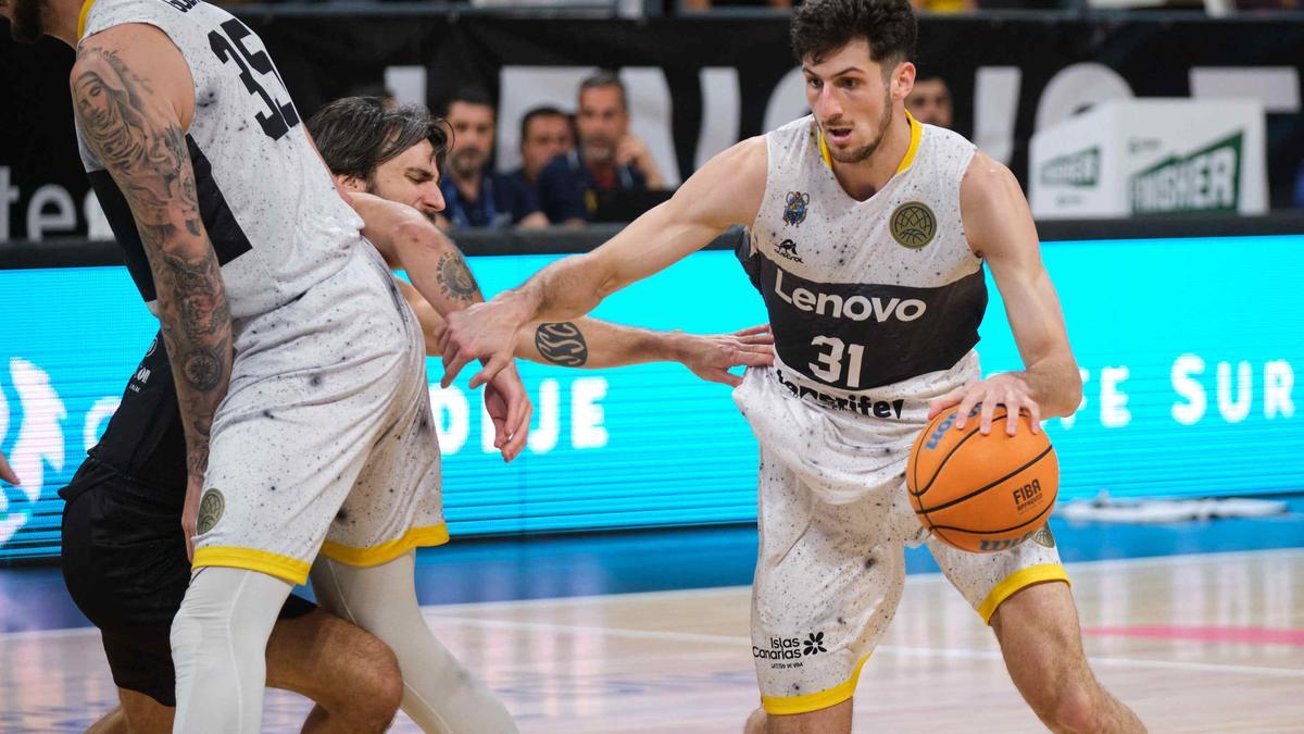 El Lenovo Tenerife sabe sufrir para sacar adelante el trámite, 75-71