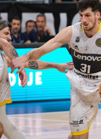 El Lenovo Tenerife sabe sufrir para sacar adelante el trámite, 75-71