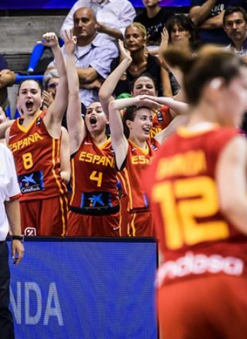 España supera los nervios y ya está en cuartos (49-59)