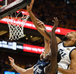 [2-2] Un mate de Gobert empata la eliminatoria (99-100)