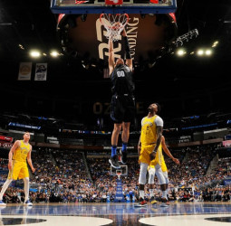 A los Warriors se le atraganta Florida, Harden se va hasta los 58, y victorias de Sixers y Pacers