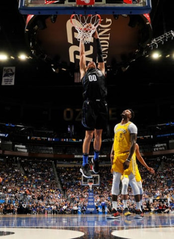 A los Warriors se le atraganta Florida, Harden se va hasta los 58, y victorias de Sixers y Pacers