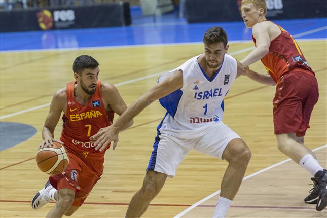 Primera victoria para una Selección histórica (90-70)