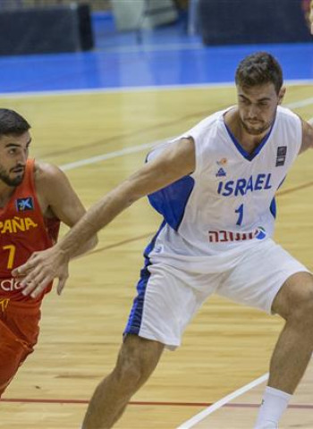 Primera victoria para una Selección histórica (90-70)