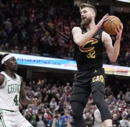 Dean Wade corta la racha victoriosa de los Boston Celtics