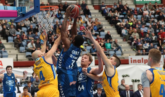 Delteco GBC cae en casa a pesar de su remontada final (80-87)