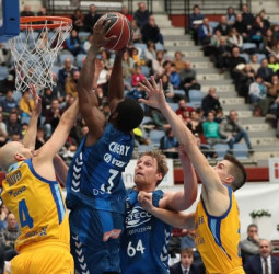 Delteco GBC cae en casa a pesar de su remontada final (80-87)