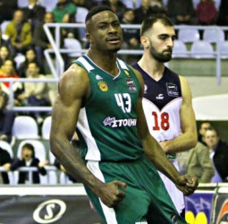 Como la noche y el día, el Khimki vuelve a perder y Panathinaikos no conoce la derrota