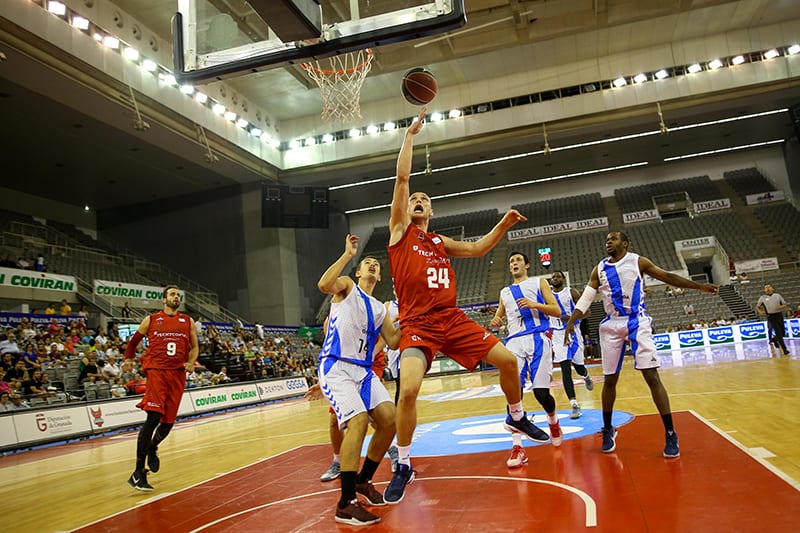 Tecnyconta Zaragoza no culmina la remontada en su debut en Granada (81-76)