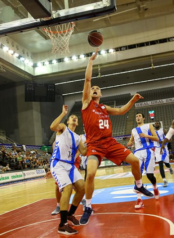 Tecnyconta Zaragoza no culmina la remontada en su debut en Granada (81-76)