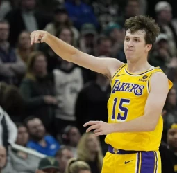 Remontada, dos prórrogas y victoria de los Lakers sobre los Bucks