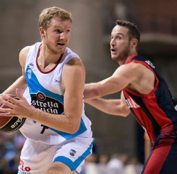 El Monbus Obradoiro supera al Baskonia en su estreno (82-96)