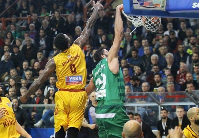 A una jornada para el final en Grecia Olympiacos y Panathinaikos mantienen el coliderato