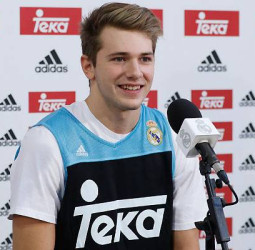 Doncic: "Todos me tratan como uno más, y me parece lo correcto"