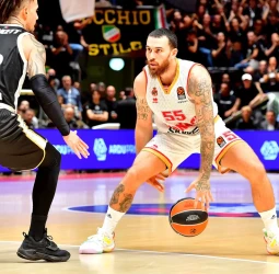 Mike James arruina la vuelta de la Virtus Bolonia a la EuroLeague (66-83)