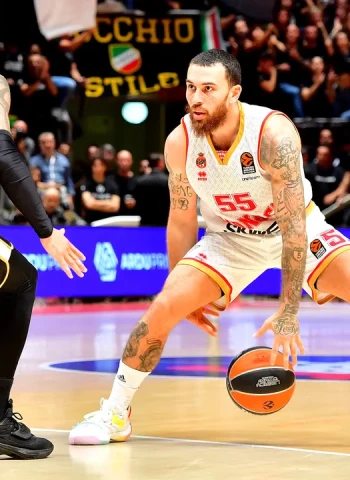 Mike James arruina la vuelta de la Virtus Bolonia a la EuroLeague (66-83)