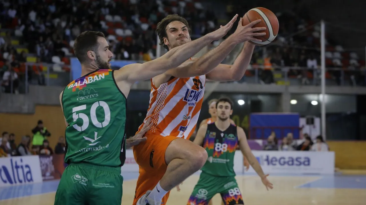 El Leyma Coruña vuelve a la senda de las victorias, 97-80