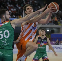 El Leyma Coruña vuelve a la senda de las victorias, 97-80