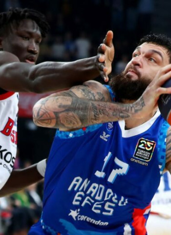 Anadolu Efes desinfla a Baskonia en Estambul, 92-76