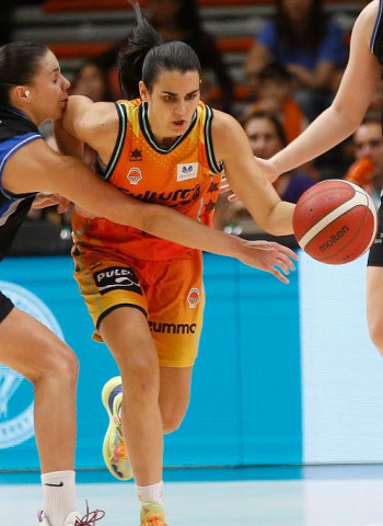 Demostración de carácter de Perfumerías Avenida y Valencia Basket