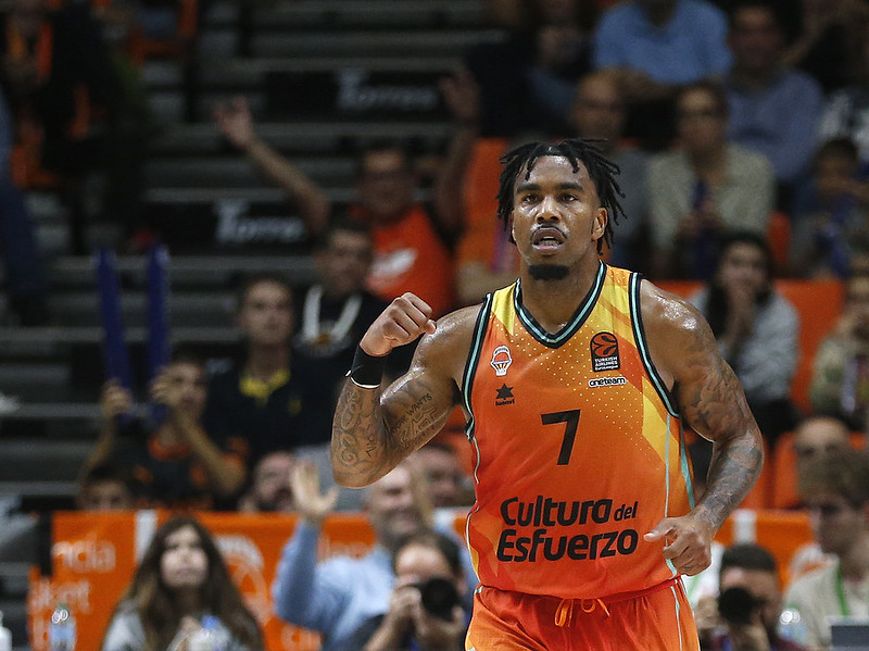 El Valencia Basket va con todo para intentar renovar a Chris Jones