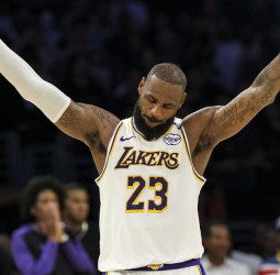 Cuando LeBron y Davis están bien, los Lakers ganan, 127-131