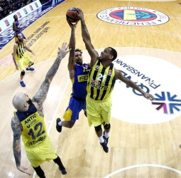 El Maccabi se da una alegría ante el Fenerbahce (79-81)