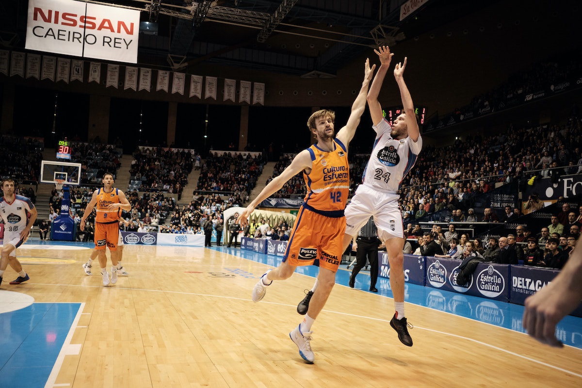 El Monbus Obradoiro negocia la renovación de Mike Daum
