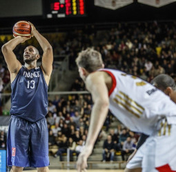 Ventanas FIBA: Bourousis lidera a Grecia, Cate a Rumanía y Diaw sentencia a Rusia