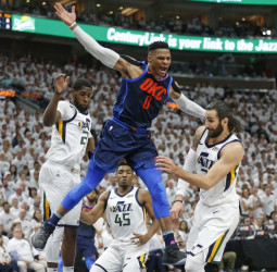 Mitchell lidera la tercera de los Jazz y los Rockets dan un paso importante