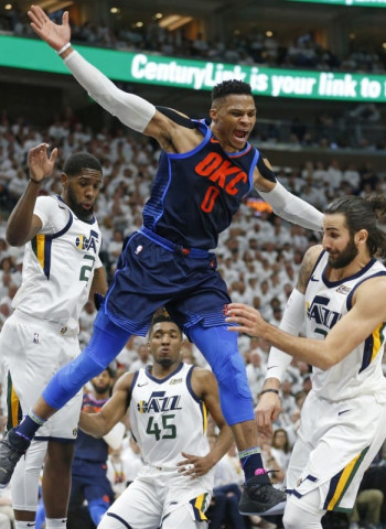 Mitchell lidera la tercera de los Jazz y los Rockets dan un paso importante