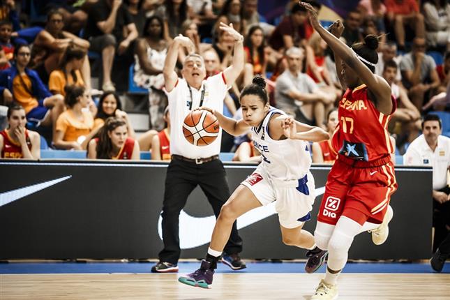 España cae en el último suspiro y luchará por el séptimo puesto (55-53)