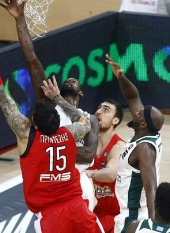 Panathinaikos se lleva el clásico griego y Fenerbahçe cae en una jornada de ligas domésticas muy movida