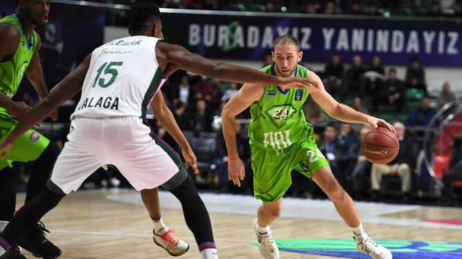 El AEK Atenas negocia con Matt Lojeski
