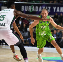 El AEK Atenas negocia con Matt Lojeski