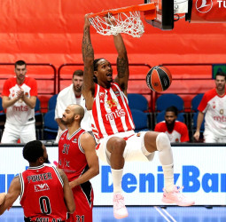 El Estrella Roja supera al Armani Milán (79-87)